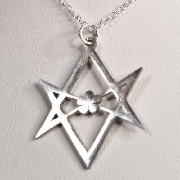 Occult Unicursal Hexagram 5 Petaled Rose Thelema Slvr Necklace - Picture 1 of 13
